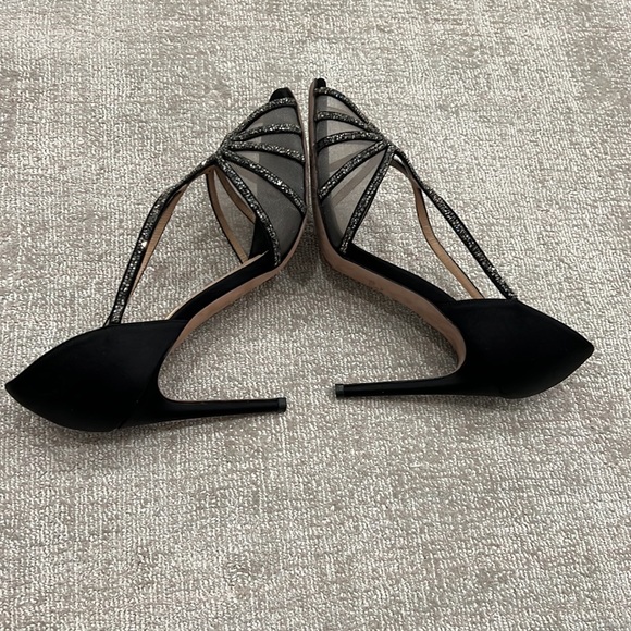 VALENTINO BLACK SATIN & MESH CRYSTAL EMBELLISHED PEEP TOE
PUMPS Size 36.5 - Picture 5 of 11